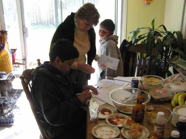 490 Diane helping out Ricardo